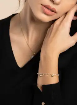 Bratara Perry aurie cu pietre transparente si inimioare