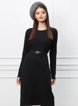 Rochie Corina neagra din tricot cu striatii pe maneci si curea in talie