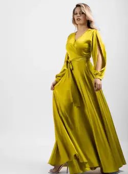 Rochie de ocazie lunga din voal cu aspect petrecut și mâneca despicata