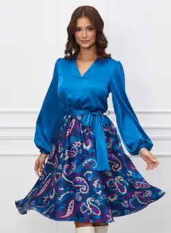 Rochie Dy Fashion albastra cu imprimeu rosu pe fusta si cordon in talie