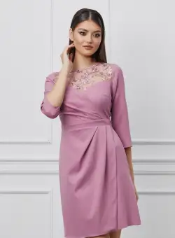 Rochie Dy Fashion roz cu dantela la bust si pliuri pe fusta
