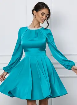 Rochie Dy Fashion turcoaz accesorizata cu perlute la decolteu