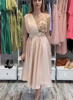 Rochie eleganta din material vaporos de culoare roz pudra