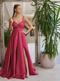 Rochie eleganta din tafta fucsia cu broderie si perle in partea superioara