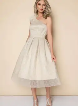 Rochie eleganta ivoire in clos cu fulgi pe umar si insertie de sclipici fin