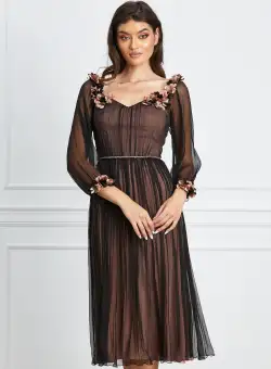 Rochie Ginette neagra cu dublura bej din matase cu maneci lungi