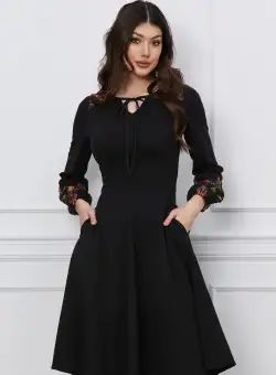 Rochie Moze neagra din crep cu motive traditionale