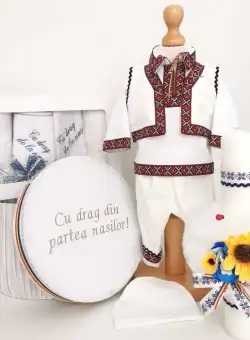 Set Botez Traditional Adi 11 , 4 piese costumas, lumanare, cufar brodat, trusou botez Traditional