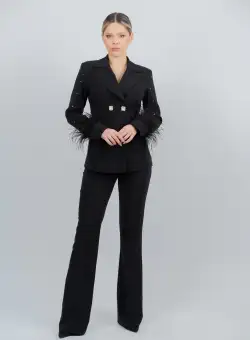 Compleu elegant negru prevazut cu sacou accesorizat cu pene si strasuri