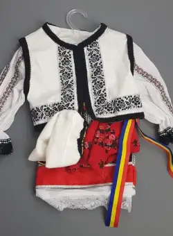 Costum Traditional Fetite Bianca