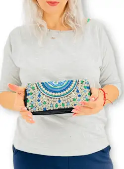 Portofel stilizat cu motive traditionale 12