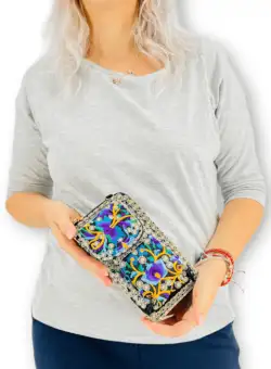 Portofel stilizat cu motive traditionale 3