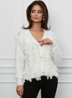 Pulover Arina alb din tricot pufos cu perlute si aplicatii 3D