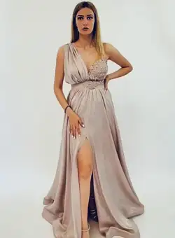 Rochie de ocazie lunga de culoare roz perlat