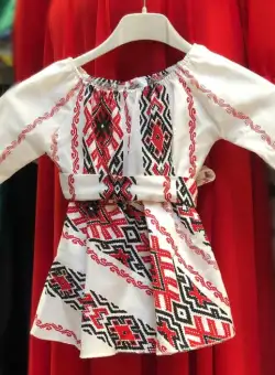 Rochita stilizata cu motive traditionale Laura 7