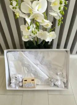 Trusou Botez format din 9 piese cu Ursulet - Alb