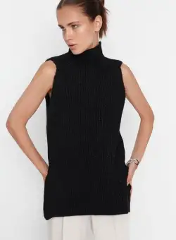 Vesta dama neagra Melilla