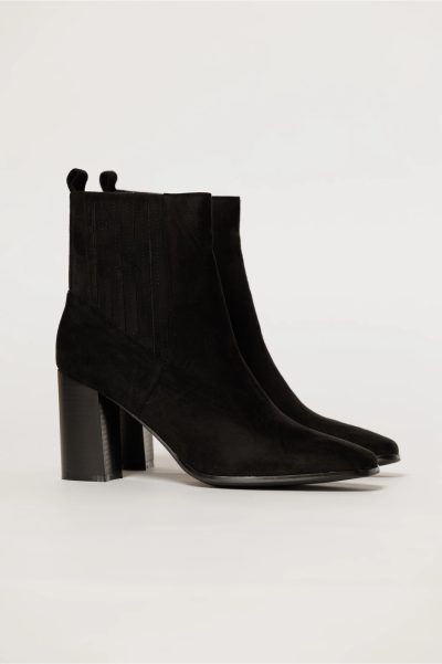 Botine negre din piele ecologica cu design modern si toc patrat