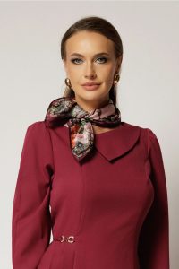 Esarfa magenta cu imprimeu roz