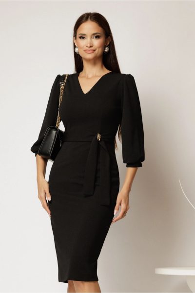 Rochie midi neagra conica din crep cu decolteu V si accesoriu in talie