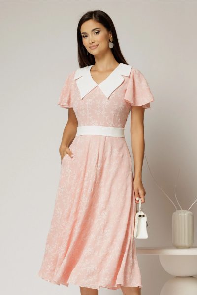 Rochie midi roz cu floricele brodate si guler alb