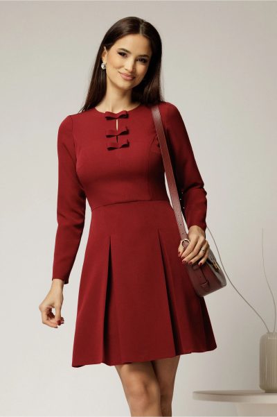Rochie scurta bordo cu funde la bust si pliuri pe fusta